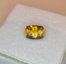 Load image into Gallery viewer, Sphene 1.85 cts
