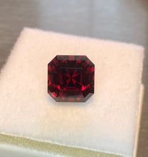Load image into Gallery viewer, Garnet - 6.85 cts

