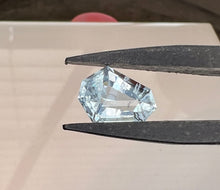 Load image into Gallery viewer, Aquamarine 3.80 cts
