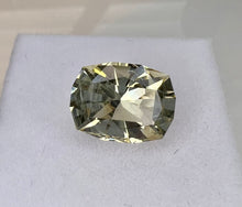 Load image into Gallery viewer, Sunstone 4.90 silver schiller
