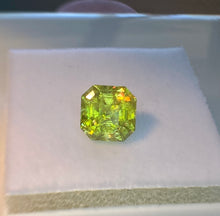 Load image into Gallery viewer, Sphene 2.85 cts
