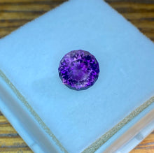 Load image into Gallery viewer, Amethyst 2.0 cts. Zimbabwe
