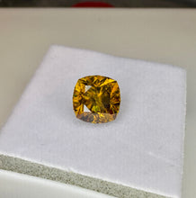 Load image into Gallery viewer, Sphene 3.20 cts

