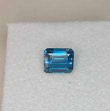 Load image into Gallery viewer, Topaz 2.50 cts
