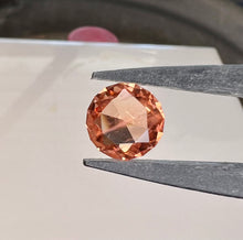 Load image into Gallery viewer, Sunstone 1.80 cts
