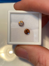 Load image into Gallery viewer, Zircon 2.25 cts (pair)
