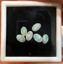 Load image into Gallery viewer, Opals 1.25 cts
