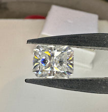 Load image into Gallery viewer, Moissanite 3.70 cts

