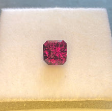 Load image into Gallery viewer, Garnet 1.60 cts.  Purple Mozambique
