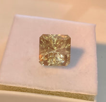 Load image into Gallery viewer, Sunstone 5.85 cts
