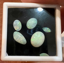 Load image into Gallery viewer, Opals 3.80 cts
