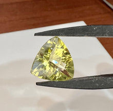 Load image into Gallery viewer, Lemon Quartz 7.45 cts
