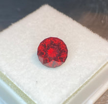 Load image into Gallery viewer, Garnet 3.55 cts
